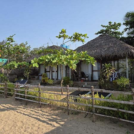 The Coast Beach Resort Agonda Exterior photo